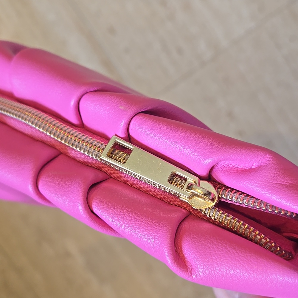 Elizabeth Arden New York Bubblegum Pink Zipper Clutch - Picture 3 of 6